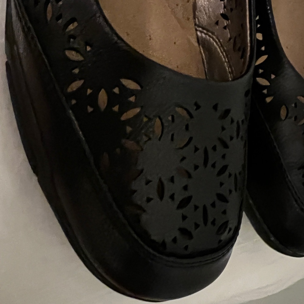 Array Black Textured Flats - Picture 3 of 6